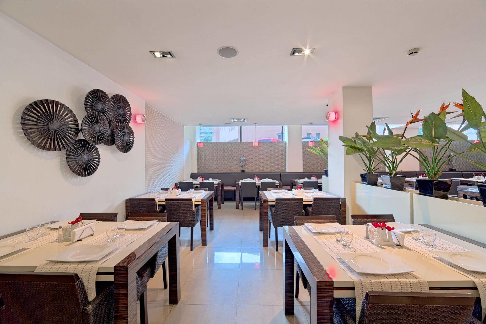 酷比克斯酒店 布拉索夫 外观 照片